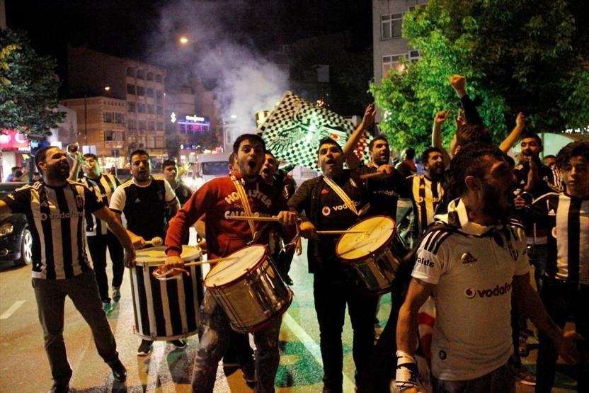 Beşiktaş şampiyon oldu, Türkiye sokağa döküldü