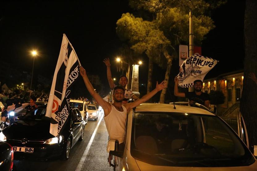 Beşiktaş şampiyon oldu, Türkiye sokağa döküldü