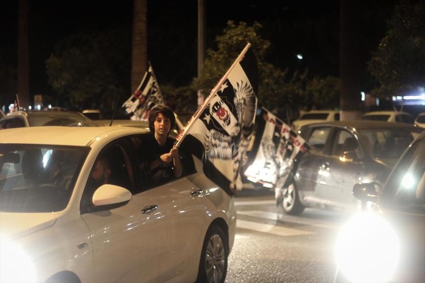Beşiktaş şampiyon oldu, Türkiye sokağa döküldü