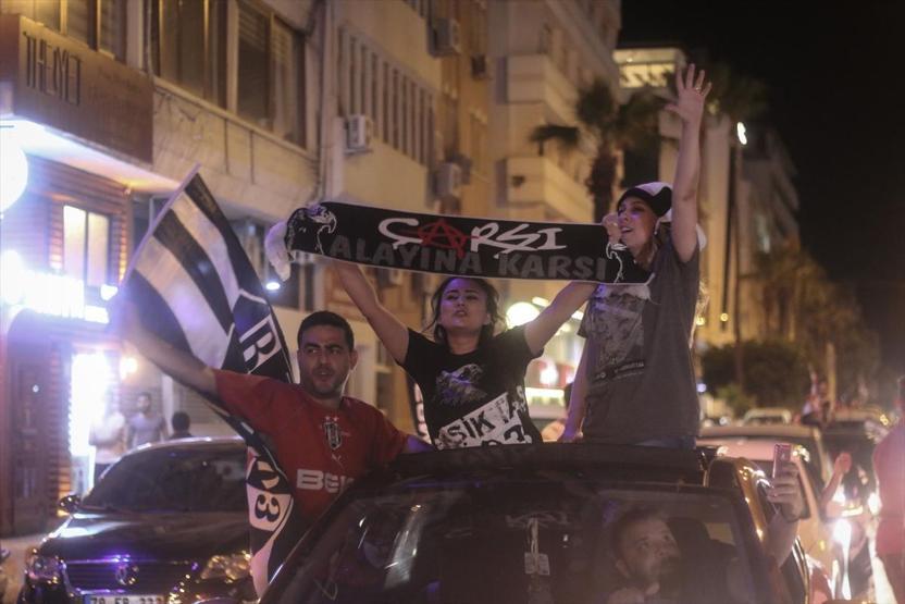 Beşiktaş şampiyon oldu, Türkiye sokağa döküldü