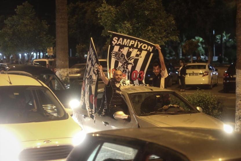 Beşiktaş şampiyon oldu, Türkiye sokağa döküldü