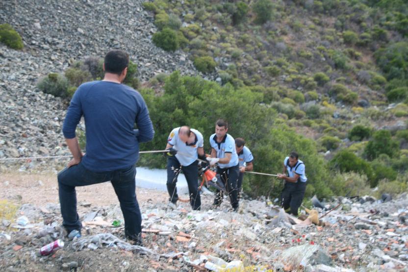 Vitesi karıştırınca 100 metrelik uçurumdan uçtu