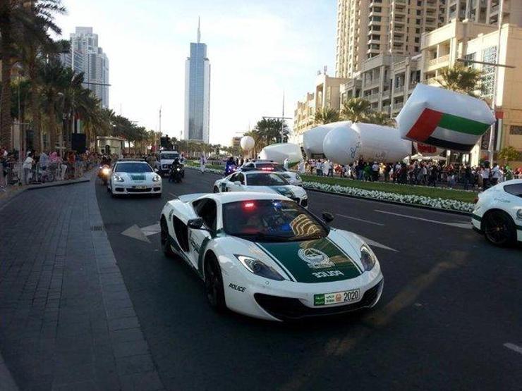 Dünyanın en hızlı polis arabası Dubaide
