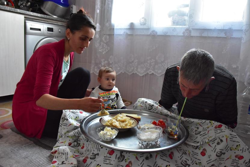 Evini yaparken kollarından oldu