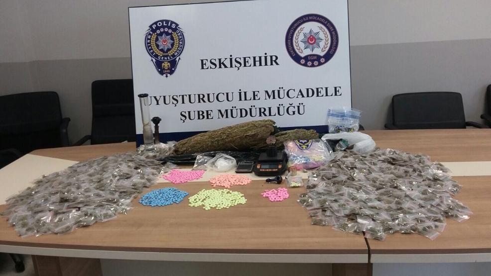 Mersinin ünlü tatlısı Kerebiçin içinden uyuşturucu çıktı