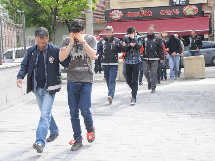 Mersinin ünlü tatlısı Kerebiçin içinden uyuşturucu çıktı