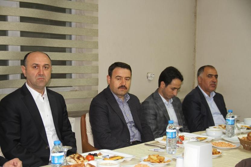 Ağrı Valisi, Özel Harekat polisleriyle sahur yaptı