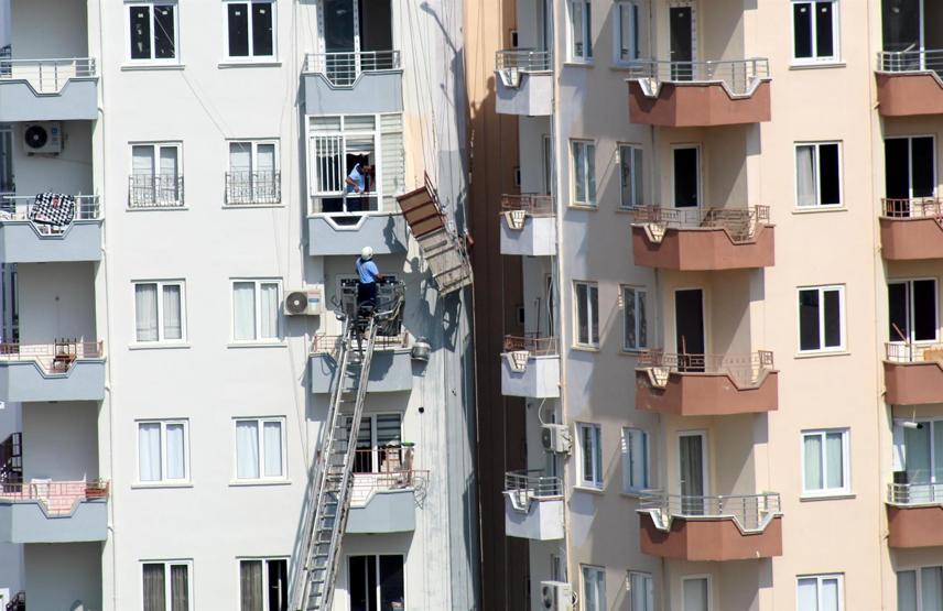 Mersin’de halat koptu, işçiler mahsur kaldı