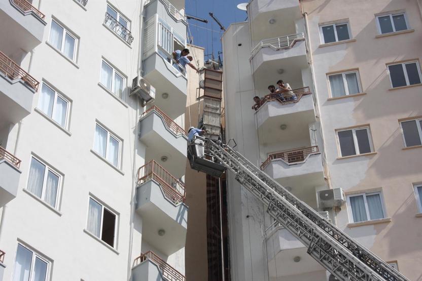 Mersin’de halat koptu, işçiler mahsur kaldı