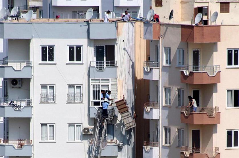 Mersin’de halat koptu, işçiler mahsur kaldı