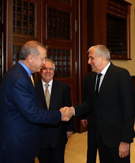 Cumhurbaşkanı Erdoğan, Datomenin saçlarını dikkatle inceledi