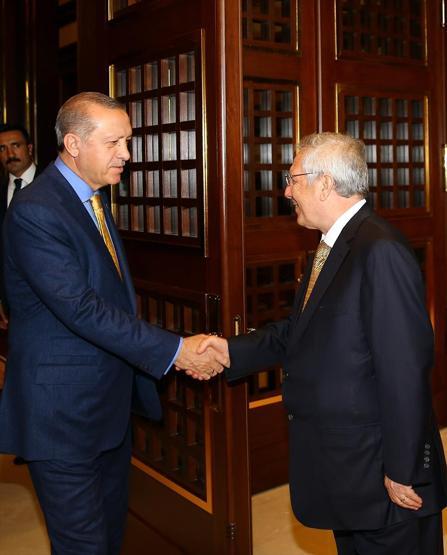 Cumhurbaşkanı Erdoğan, Datomenin saçlarını dikkatle inceledi