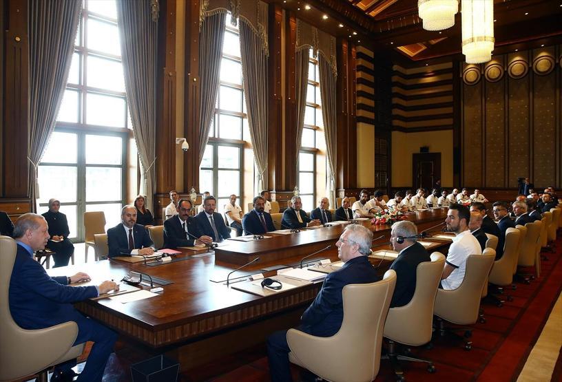 Cumhurbaşkanı Erdoğan, Datomenin saçlarını dikkatle inceledi