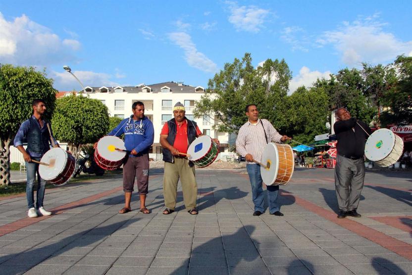 Ramazan davulcuları yasağı protesto etti