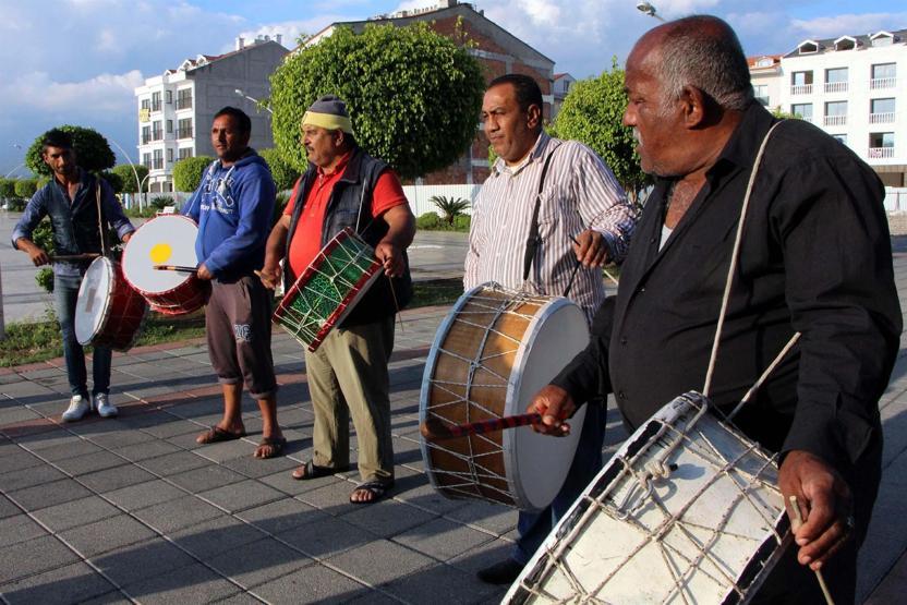Ramazan davulcuları yasağı protesto etti