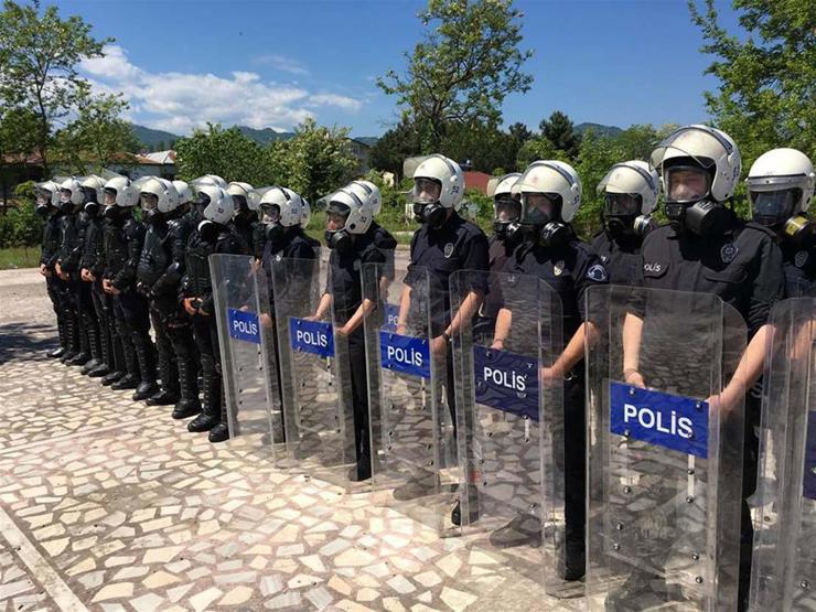 Çevik kuvvet polislerine nefes kesen eğitim