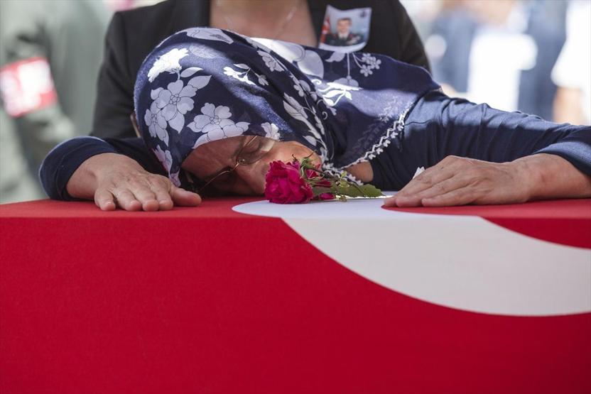 Helikopterde şehit olan Albay Gökhan Peker Çatalcada toprağa verildi