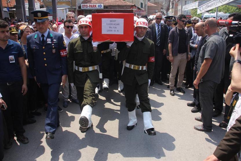 Helikopterde şehit olan yüzbaşıya Balıkesirde son veda