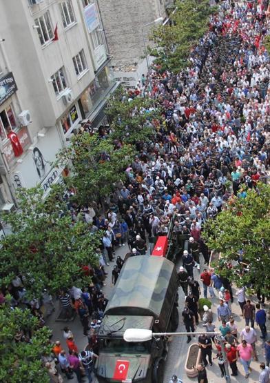 Helikopterde şehit olan yüzbaşıya Balıkesirde son veda