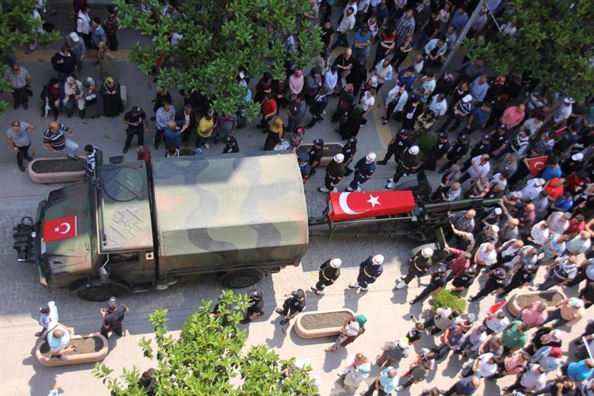 Helikopterde şehit olan yüzbaşıya Balıkesirde son veda