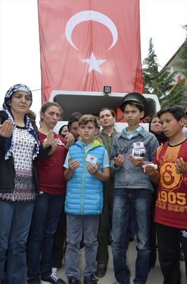 Şehitleri Merzifonda çocukları uğurladı