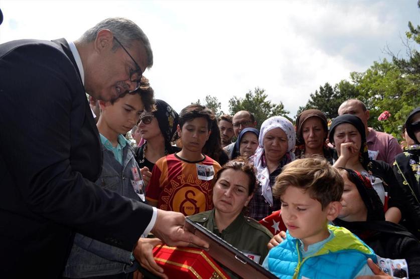 Şehitleri Merzifonda çocukları uğurladı