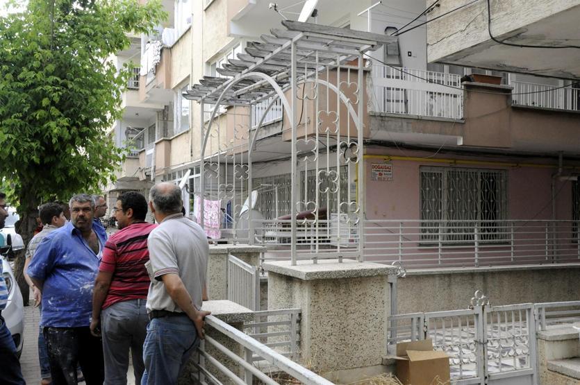 Bir haftadır aranan iki kız dairede kilitli bulundu