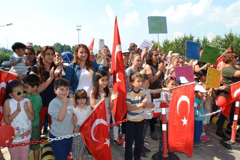 Grevleri ertelenen cam işçilerine aile desteği