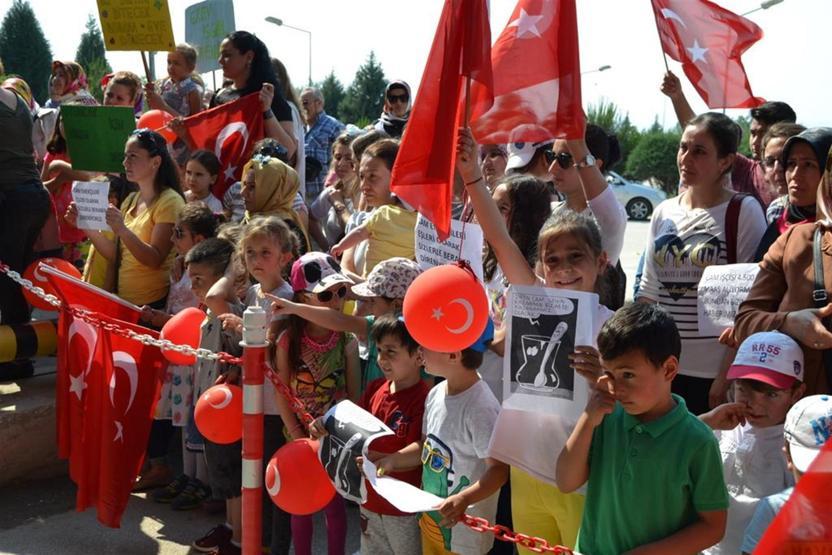 Grevleri ertelenen cam işçilerine aile desteği