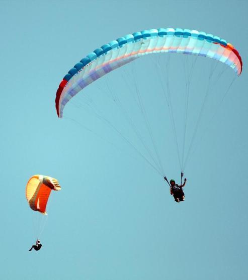 700 metre yukarıda: Yamaç paraşütü yarışması başladı