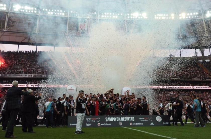 Şampiyon Beşiktaş kupasını aldı