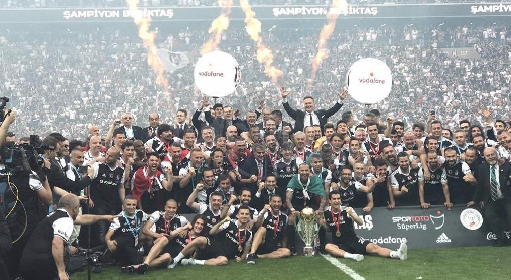 Şampiyon Beşiktaş kupasını aldı