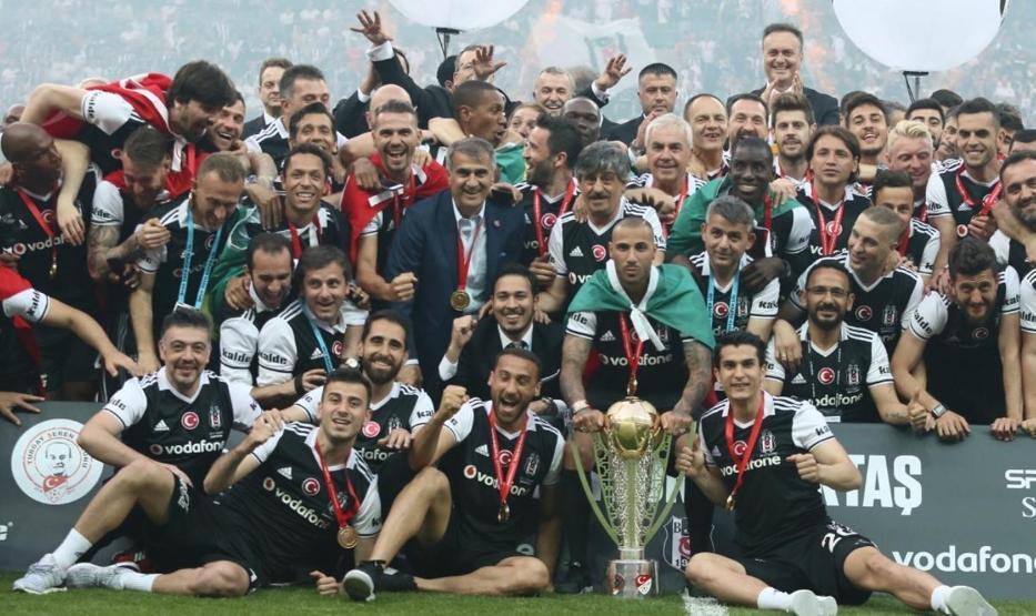 Şampiyon Beşiktaş kupasını aldı