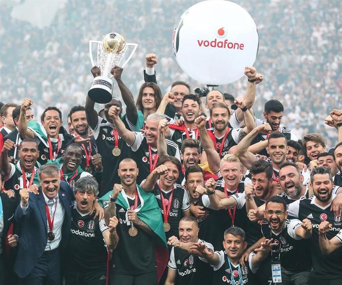 Şampiyon Beşiktaş kupasını aldı