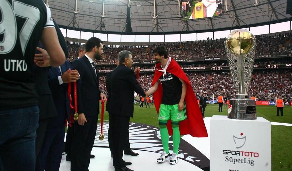 Şampiyon Beşiktaş kupasını aldı
