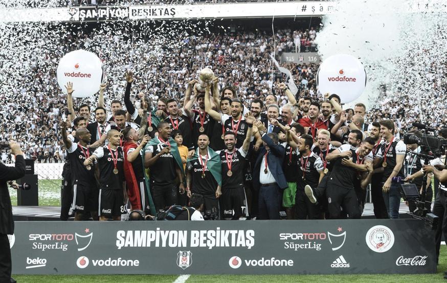 Şampiyon Beşiktaş kupasını aldı