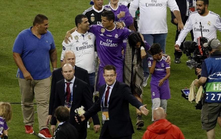 Cristiano Ronaldonun yanından hiç ayrılmadı
