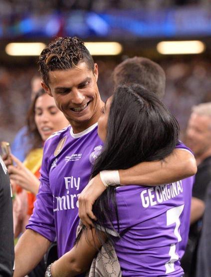 Cristiano Ronaldonun yanından hiç ayrılmadı