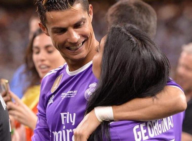 Cristiano Ronaldonun yanından hiç ayrılmadı