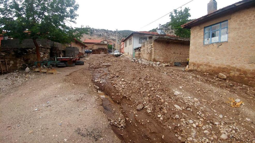 Ispartada sağanak yağmur sele sebep oldu