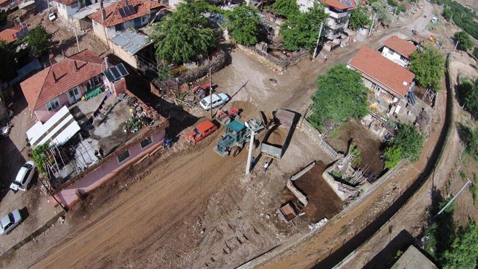 Ispartada sağanak yağmur sele sebep oldu