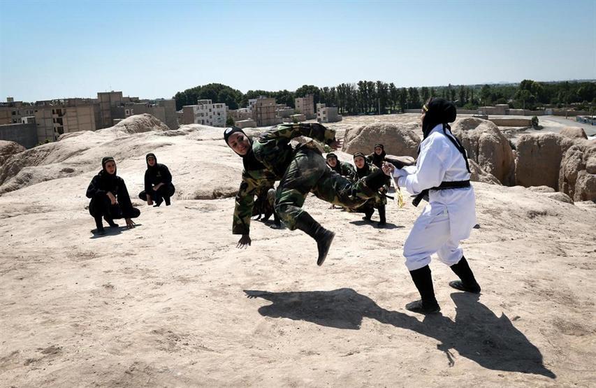 İranın Ninja kadınları