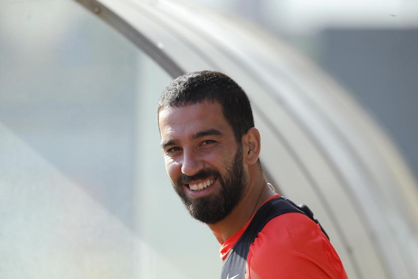 Arda Turan uçakta gazeteciye saldırdı