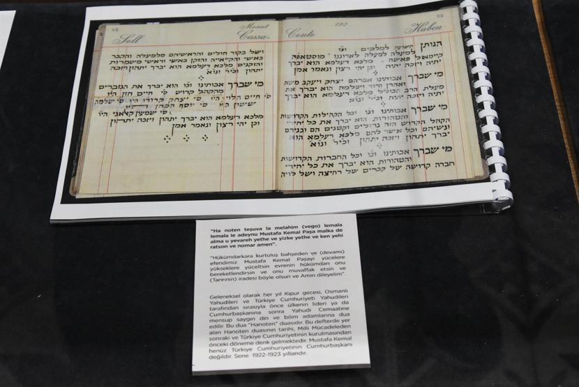 Sinagogda Atatürk duası
