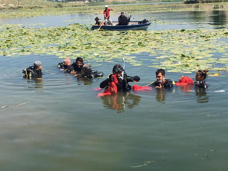 Mangalı ve sandalyeleri bile göle atıp gitmişler