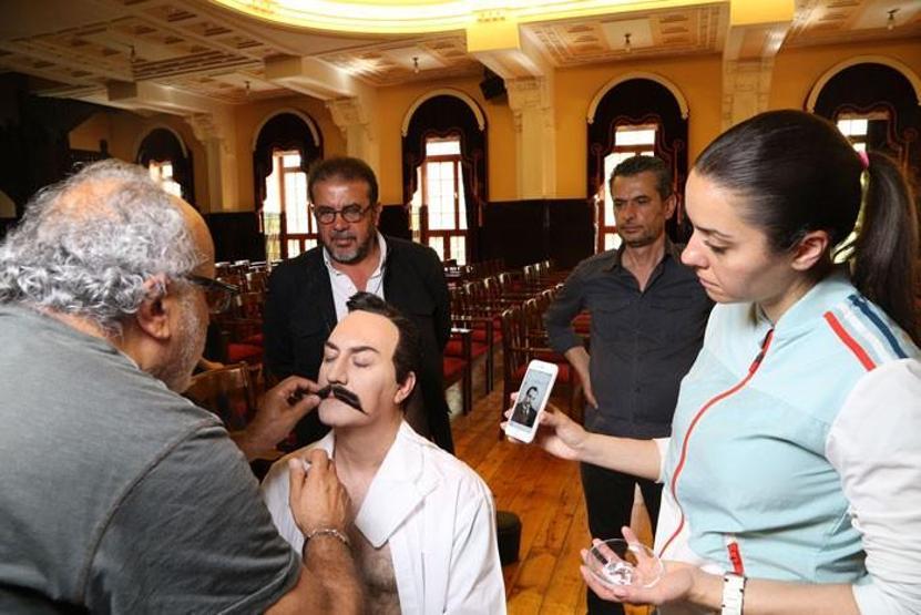 Tamer Karadağlı 7 saatte Tevfik Fikret oldu