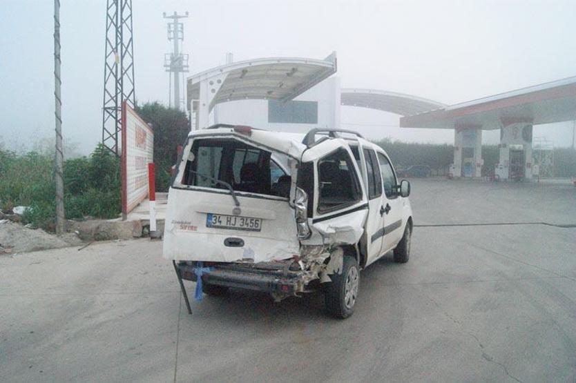 TIR kırmızı ışıkta duran araçlara çarptı