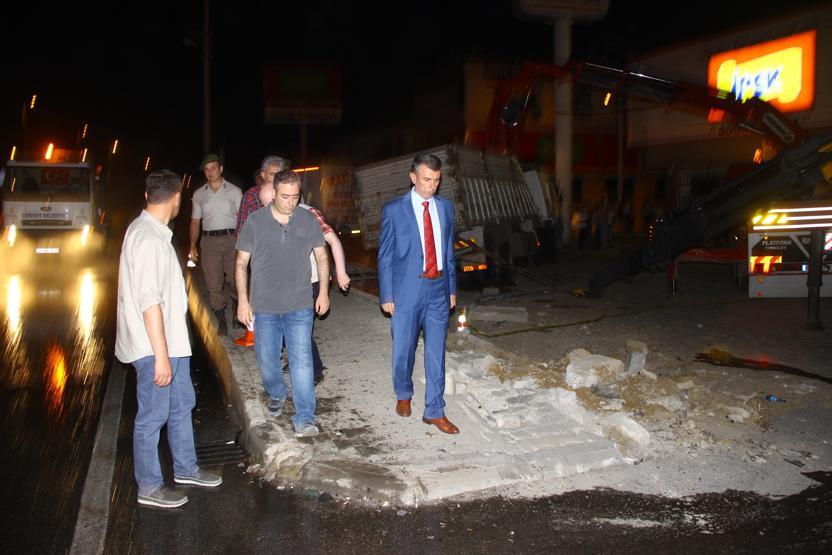 Balıkesirde 6 araç birbirine girdi: 9 yaralı