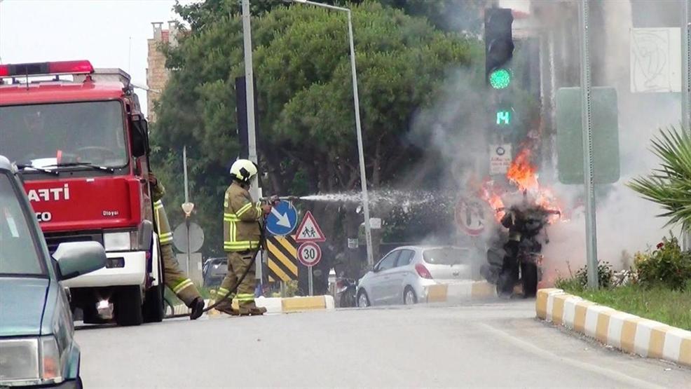 Motosiklet seyir halinde alev aldı