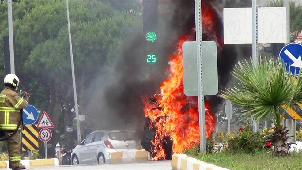 Motosiklet seyir halinde alev aldı